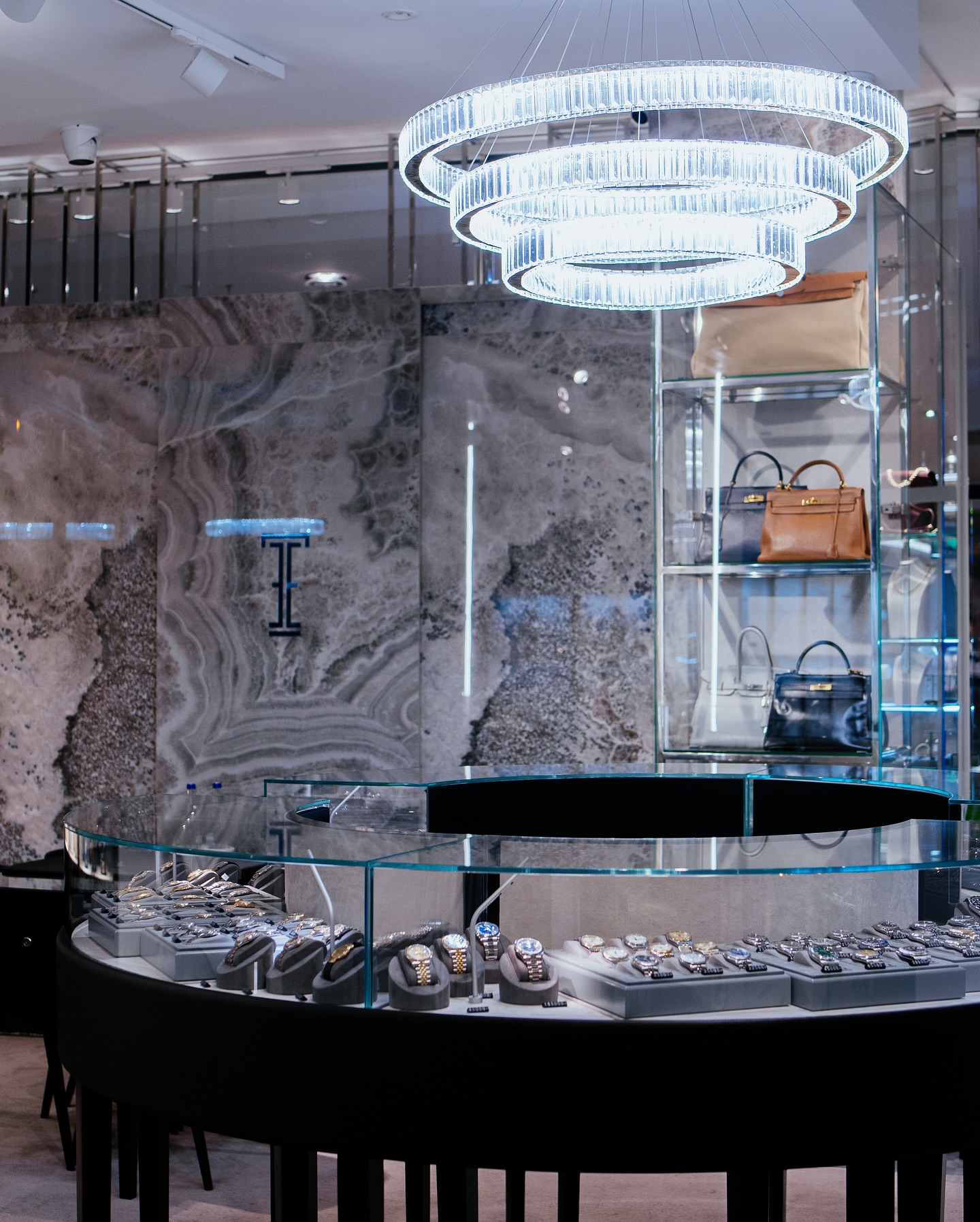 Dior Warszawa: luksusowe zegarki i biżuteria w stylu exclusivetime.pl